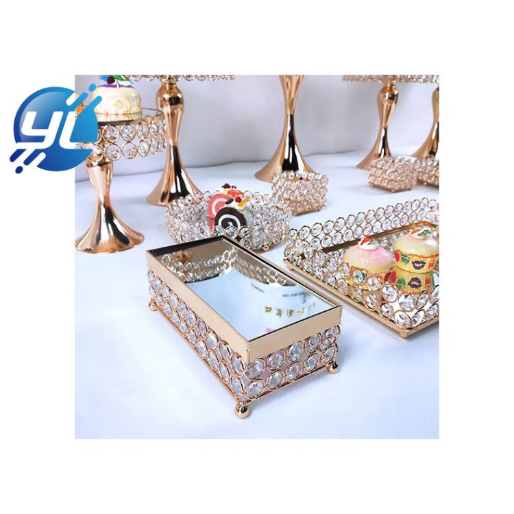 1.Metal frame, electroplating process
2.Artificial pearls, hand threaded
3.Glass table top, mirror surface is more high-end
4.Thickened metal bottom plate, more stable
5.Mirror plate top, set off dessert temperament
