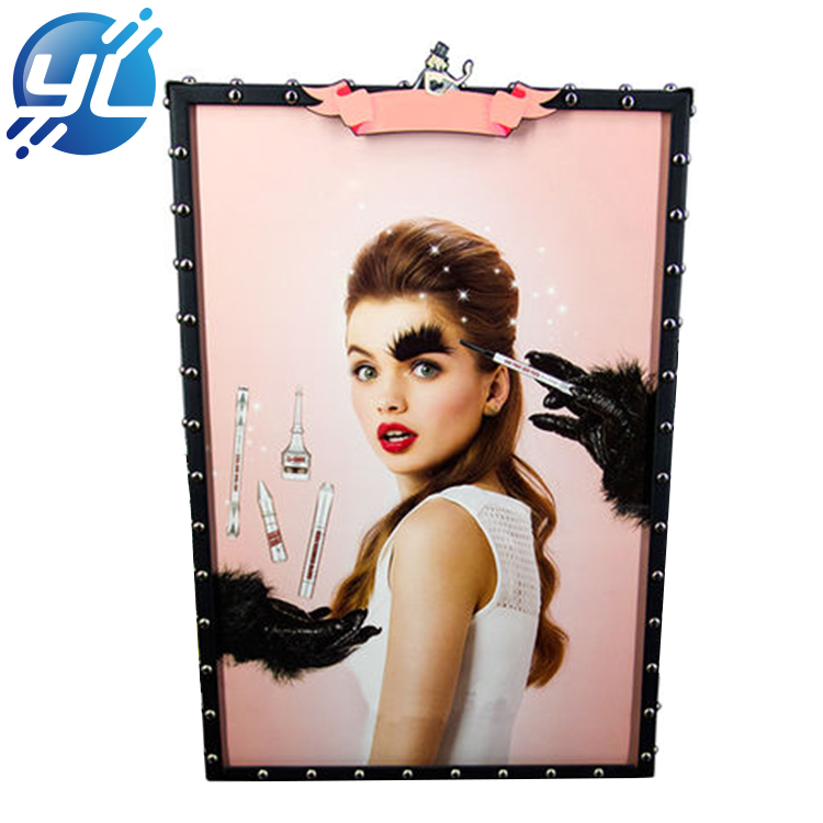 1. The cosmetic display stand is made of metal and acrylic
2. Used in beauty makeup, cosmetics stores, beauty homes, shopping malls, etc.
3. Customized design is available, and professional design concepts are provided free of charge for your reference.
4. Easy to clean and disassemble.
5. There are many colors to choose from
6. The background pattern can be replaced