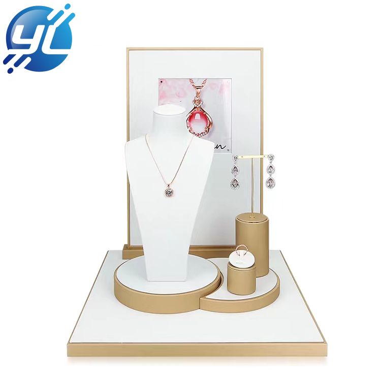 environmental protection material
Fresh and breathable
Soft touch
Fine workmanship
Easy care
The jewelry display stand can be combined freely
Support customization