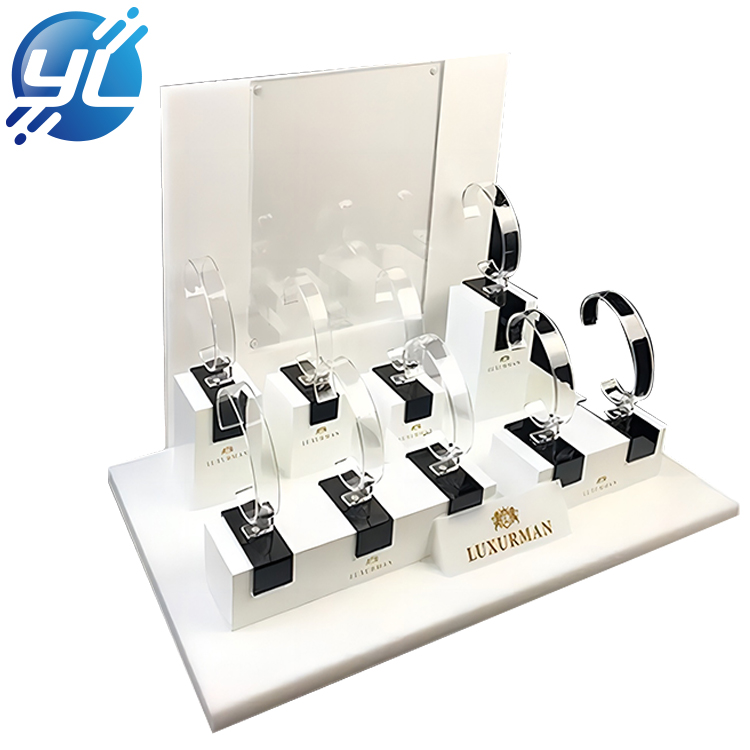 1. Sports watch display stand made of metal, acrylic and display screen
2. Metal painted black, the base is smooth, strong and solid, not easy to fade, black acrylic, sturdy, not easy to change colour
3. Watch support stand O-shaped
4. Tabletop display stand is widely applicable
5. The watch display stand has a small temporary area and is easy to move